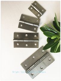 Małe metalowe zawiasy drzwiowe w jasnym kolorze żelaza do drewnianych zawiasów do drzwi i okien